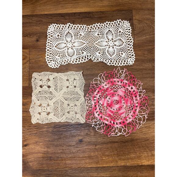 Lot of 3 Handmade Doilies vintage - Picture 2 of 8